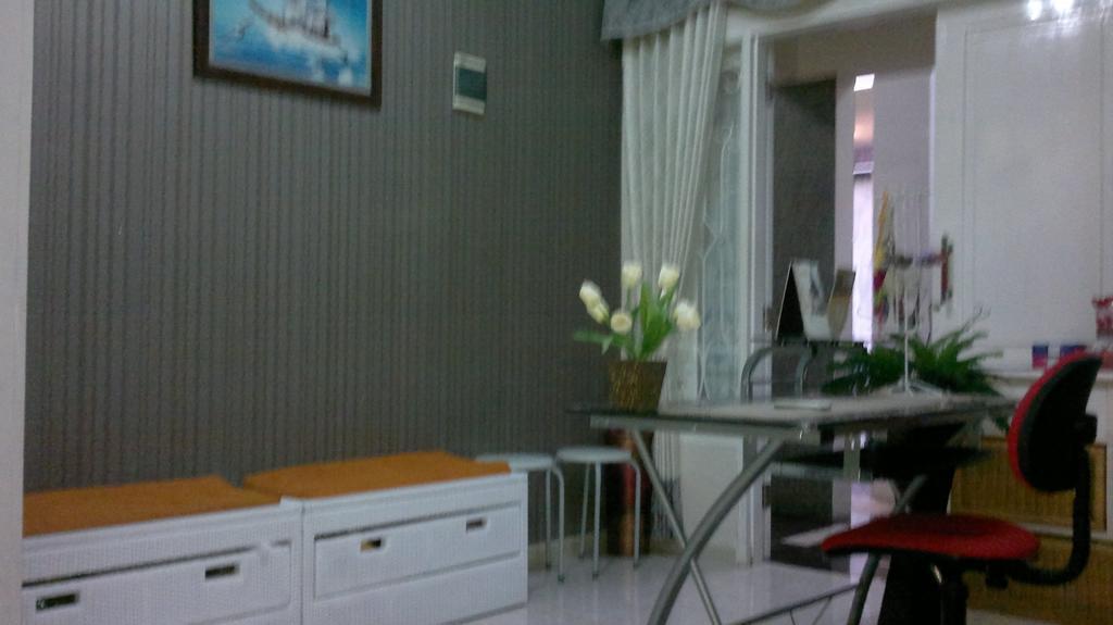 Griya Nelwan Guest House Malang Extérieur photo