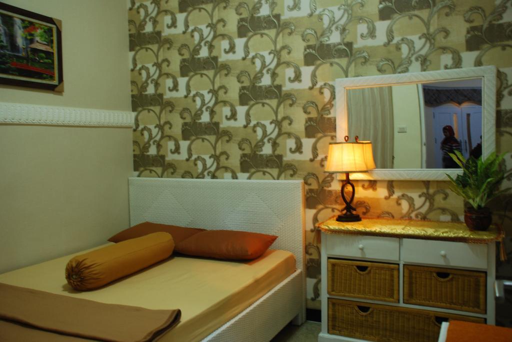 Griya Nelwan Guest House Malang Chambre photo