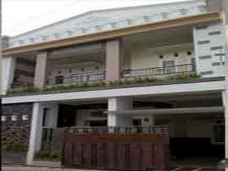 Griya Nelwan Guest House Malang Extérieur photo