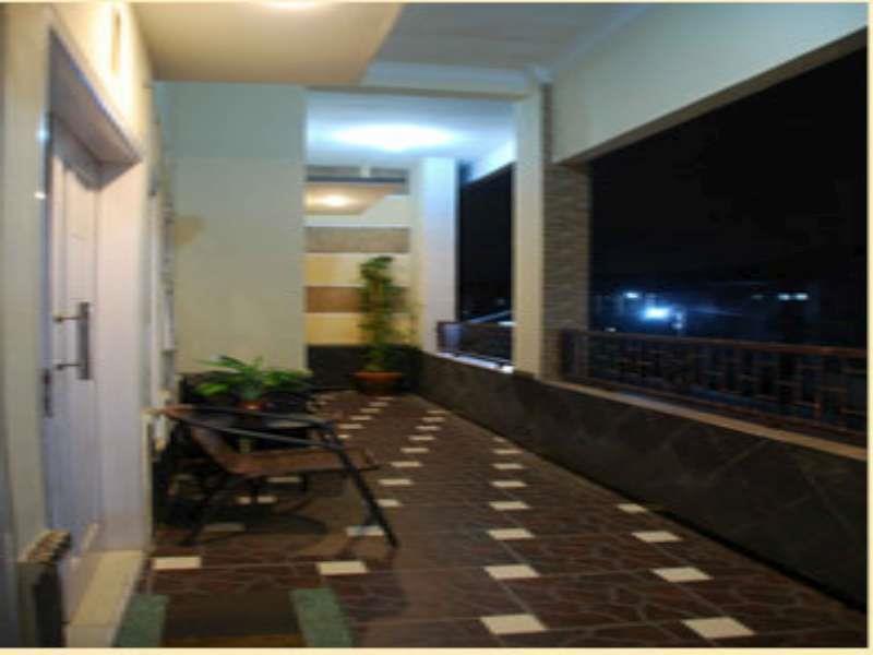 Griya Nelwan Guest House Malang Extérieur photo