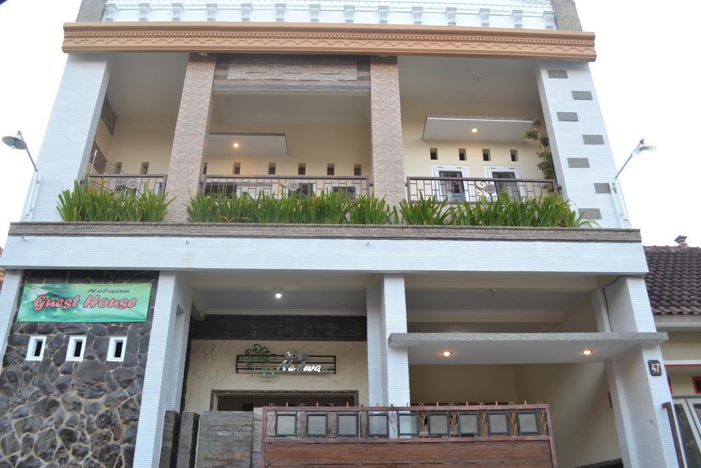 Griya Nelwan Guest House Malang Extérieur photo